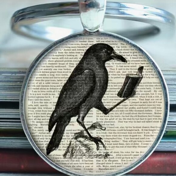 Raven reading a book Keychain with bag charm - Picture 2 of 3